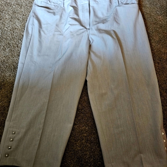 Women's Zac &  Rachel slim crop slacks. - Picture 1 of 7